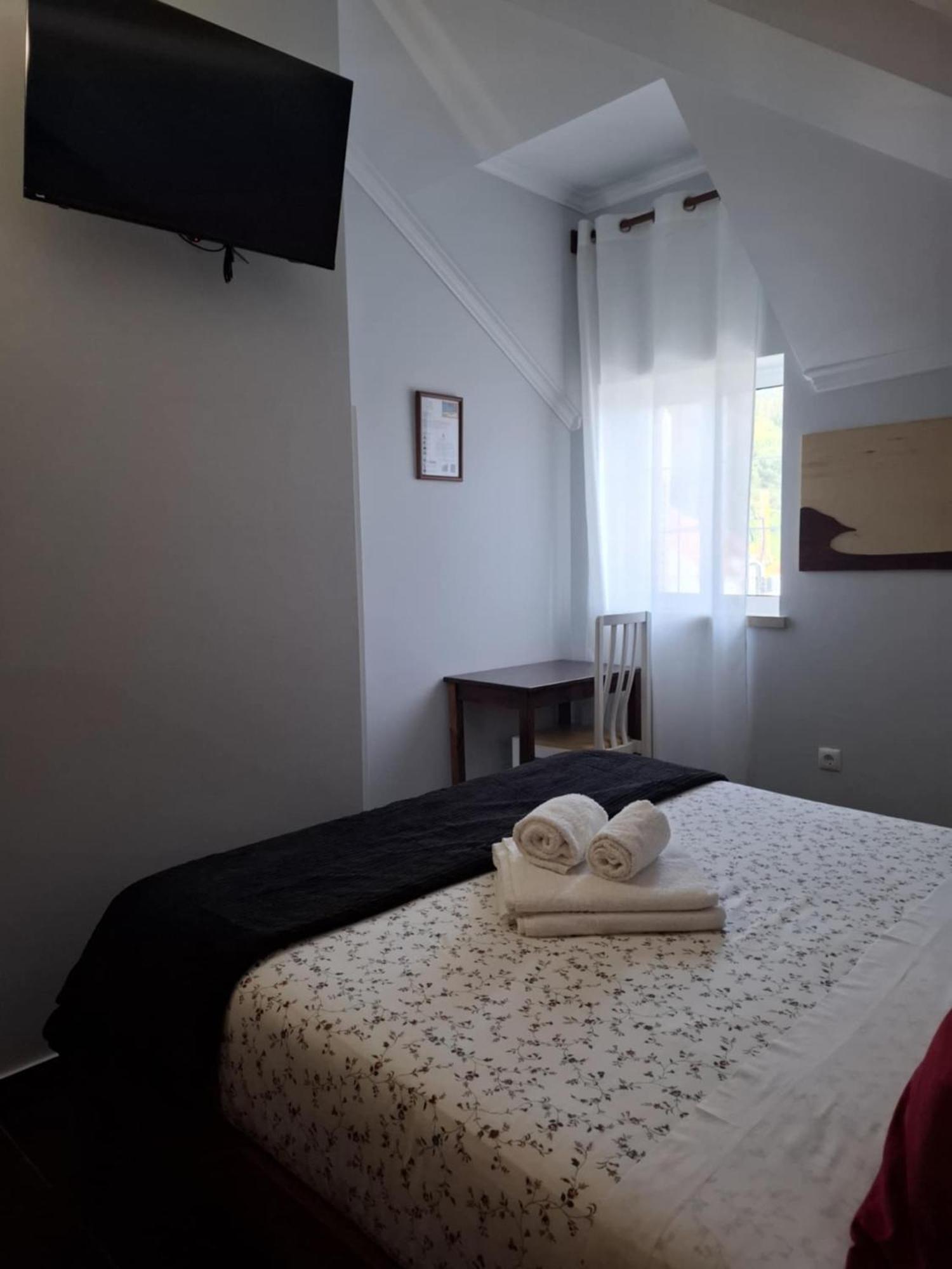 Guesthouse Verissimo Nazare Bagian luar foto